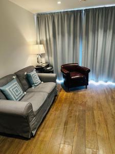 Modern 1 BR flat on Putney Hill