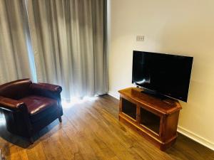 Modern 1 BR flat on Putney Hill