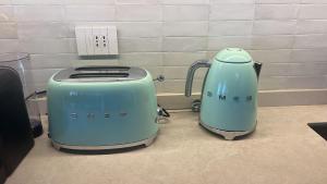 Lakeview Jonny house on the roofs