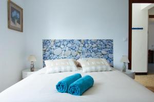 Maisons de vacances La Maison Bleue I Belle vue mer et Jardin : photos des chambres