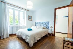 Maisons de vacances La Maison Bleue I Belle vue mer et Jardin : photos des chambres