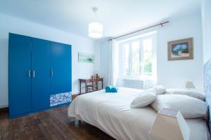 Maisons de vacances La Maison Bleue I Belle vue mer et Jardin : photos des chambres