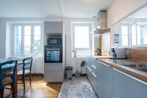 Maisons de vacances La Maison Bleue I Belle vue mer et Jardin : photos des chambres