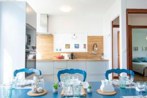 Maisons de vacances La Maison Bleue I Belle vue mer et Jardin : photos des chambres