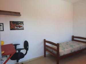 Casa a poucos metros da praia em condomínio