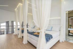 Host Wise - Elegant Loft with Historic Charm & Terrace