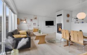 2 Bedroom Nice Home In Thisted