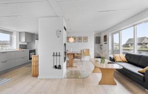 2 Bedroom Nice Home In Thisted