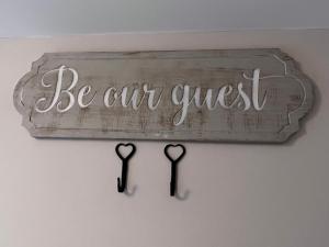 Welcoming Warm Spring Cabin!