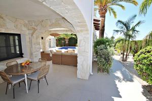 Relaxa - modern Villa with private pool & sea views in Benissa