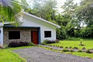 Holly House La Fortuna - Agua Azul