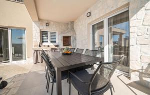 Lovely Home In Jakisnica