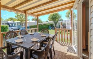 Pet Friendly Stacaravan In Les Mathes