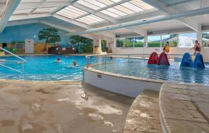 Pet Friendly Stacaravan In Les Mathes