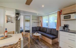 Pet Friendly Stacaravan In Les Mathes