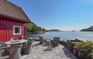 2 Bedroom Lovely Home In Lindesnes
