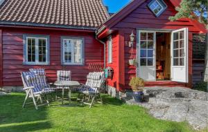 2 Bedroom Lovely Home In Lindesnes
