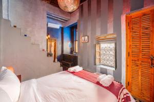 Riad Banafsaj - Exclusif - 20mn de Jamaa Al Fnaa