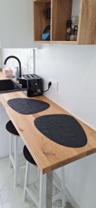 Cosy appartment with access to garden, parking and direct line to Eiffel tower