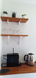 Cosy appartment with access to garden, parking and direct line to Eiffel tower