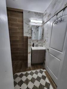 Stylish 1BR Near Heart of Town