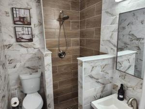 Stylish 1BR Near Heart of Town