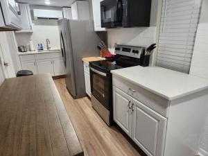 Stylish 1BR Near Heart of Town