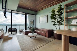 The Brown, Guatape, Autograph Collection