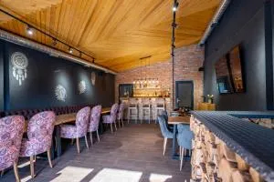 Вілла Dache- Loft style з банкетним залом для проведення заходів і 10 спальнями - Chebanka