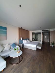 A La Carte Ha Long Apartment - Ha Long Bay View, Beachside