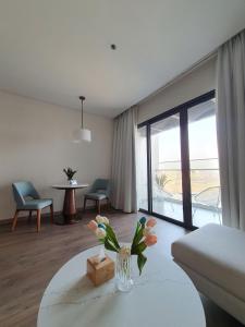 A La Carte Ha Long Apartment - Ha Long Bay View, Beachside