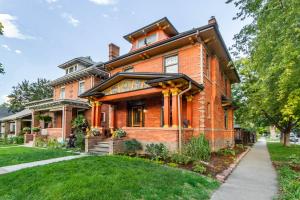 2 Mi to Downtown Denver: Stylish Gem w Fireplace!