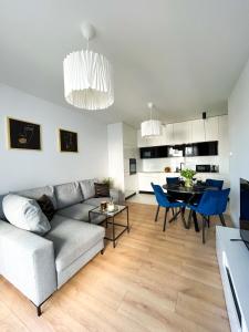 Lumina stylish 3-room apart with balcony