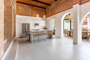 Downtown Historic Home - Starlink Wifi - Pool