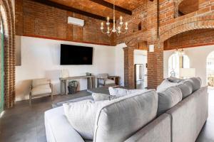 Downtown Historic Home - Starlink Wifi - Pool