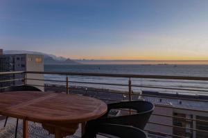 Stylish Sunlit Ocean View Oasis!