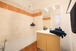 Appartements Berges du Midi - Piscine Parking : photos des chambres