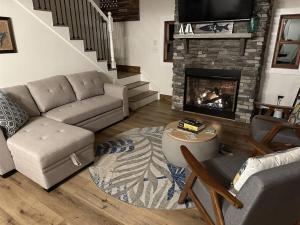 Kerr Lake-Pvt Dock included-Beach area and Cove