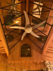 Maisons d'hotes Chalet Atypique VUE Piscine Chauffee : photos des chambres