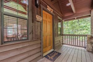 ROMANTIC TIP TOP hideaway, ONE NIGHT WORLD CUP WATCH PARTY GETAWAY, HELEN WATER TUBING 10 MIN DRIVE, HELEN WATER TUBING 10 MIN DRIVE