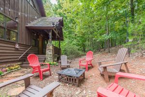 ROMANTIC TIP TOP hideaway, ONE NIGHT WORLD CUP WATCH PARTY GETAWAY, HELEN WATER TUBING 10 MIN DRIVE, HELEN WATER TUBING 10 MIN DRIVE