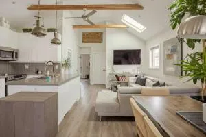 Lonborough Ave Upstairs - Downsview