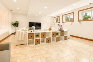 Luxury Suite in Glen Ellyn