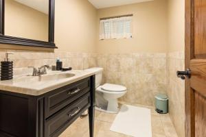 Luxury Suite in Glen Ellyn