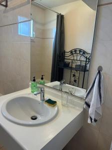 Appartements Appartement moderne a Frejus, 60 m², piscine partagee : photos des chambres