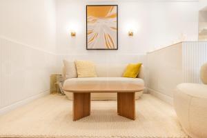 Charming apartment with private patio by REMS