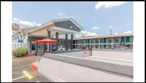 Motel 9 University-Downtown - Bastrop