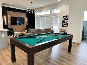 Paradise Palace Best Rooftop in HTX w Hot Tub