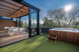 Olive Living Suites by HOUSY HOST