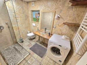 Albanian Art in Tiranas Heart